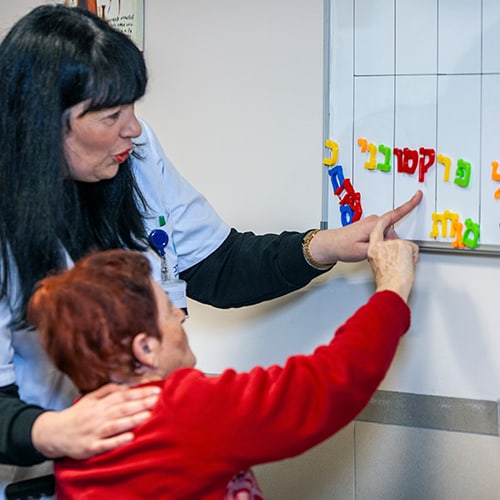 הרכבת אותיות בטיפול בדמנציה וחינוך אלטרנטיבי